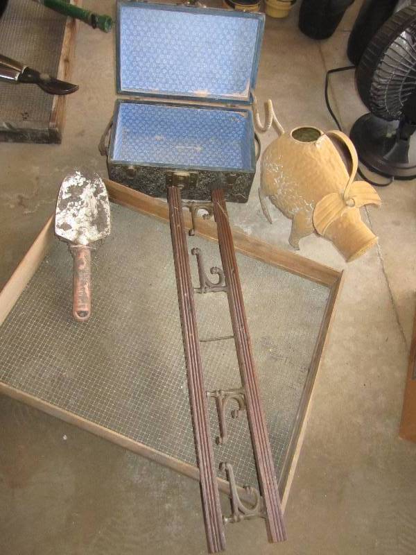 lot 67 image: Sifting screen, wood frame hook, sm...