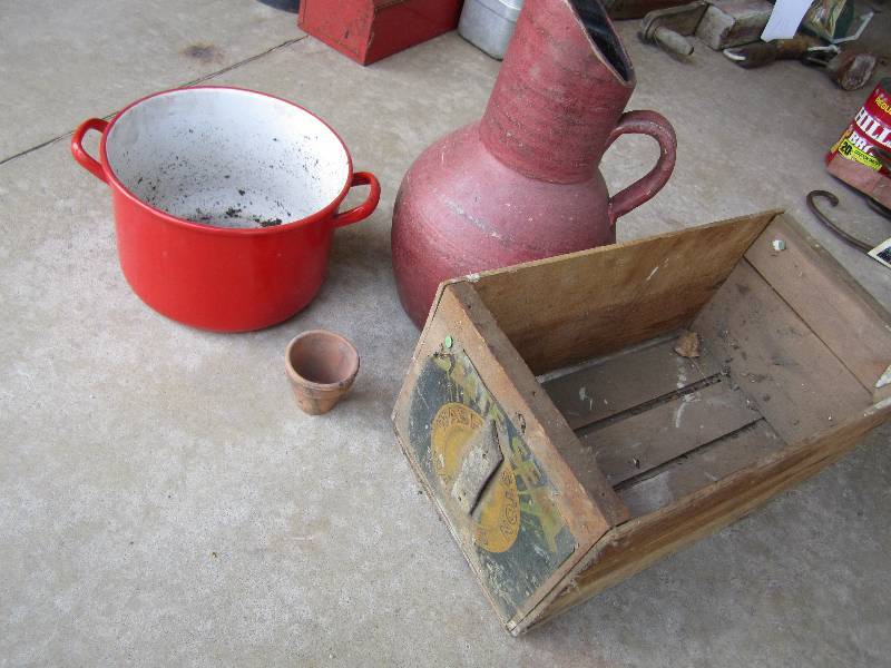 lot 76 image: Lot of vintage and decorative items...