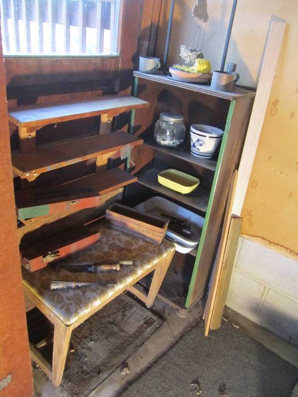 lot 80 image: Lot of vintage tools, shelf, bench,...