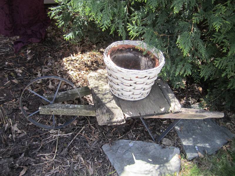 lot 90 image: Vintage wheelbarrow dcor...