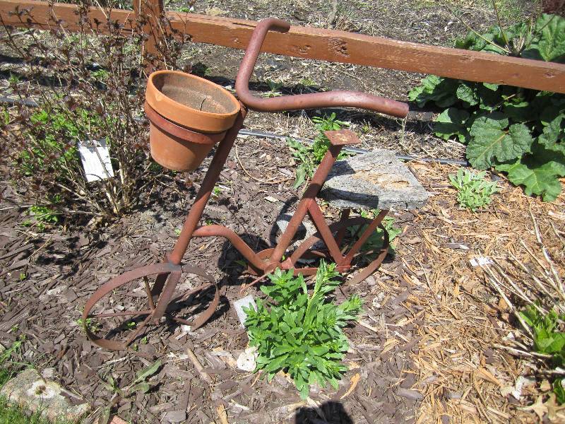 lot 92 image: Bicycle planter holder...