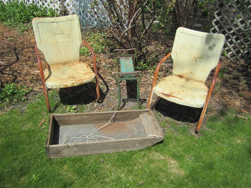 lot 96 image: Metal garden chairs, stand and wood...