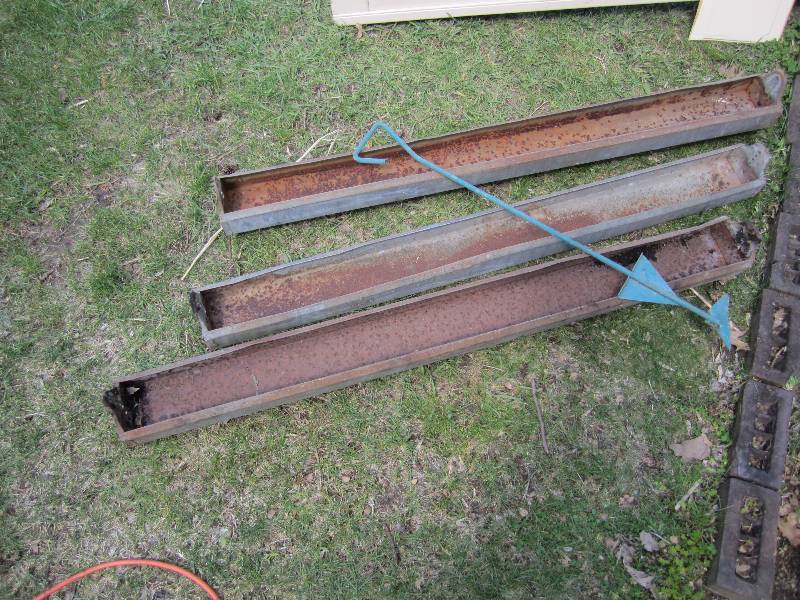 lot 99 image: 3 metal feeder tray planters...