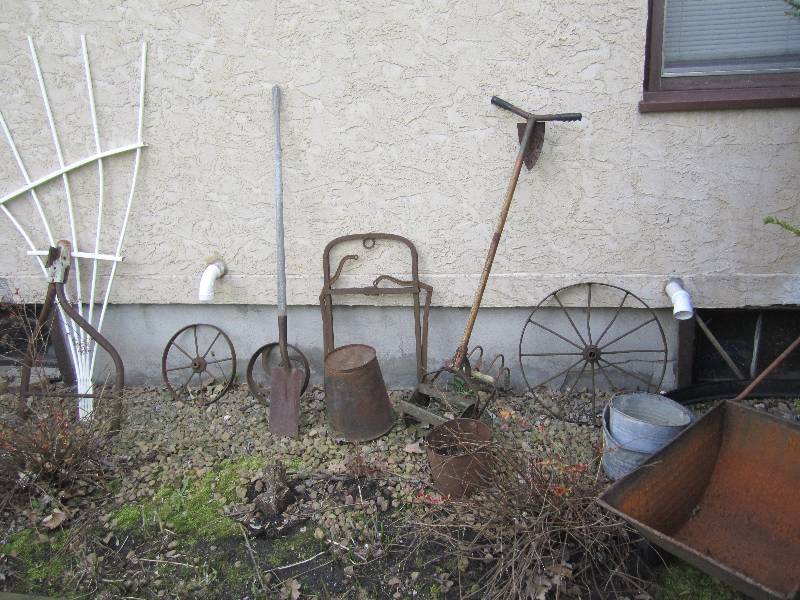 lot 103 image: Lot of vintage tools, wheels, hitch...