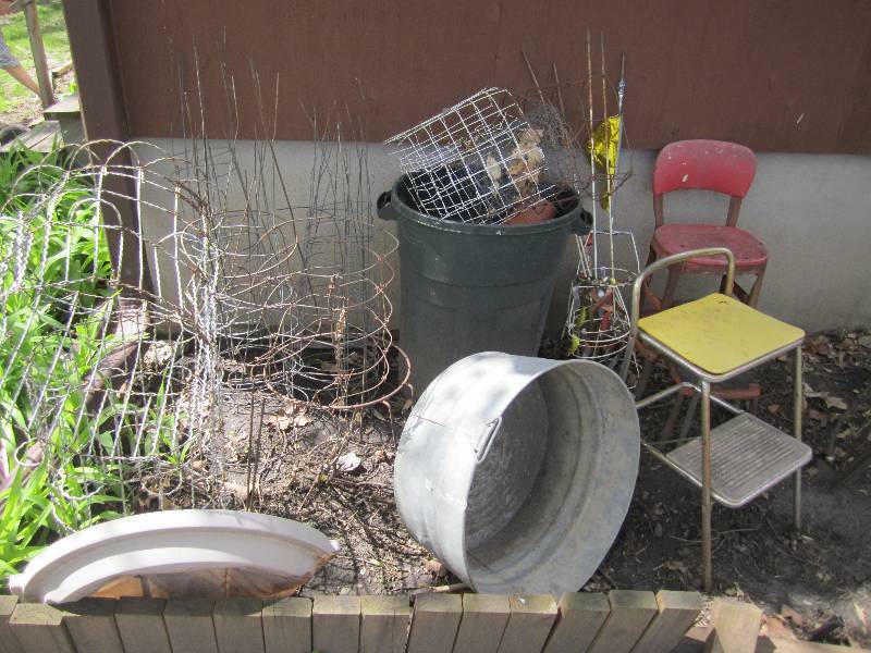 lot 108 image: Lot of stools, pots, buckets, etc...