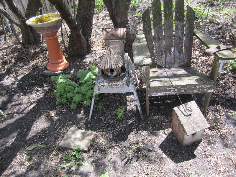 lot 117 image: Chair stand and bird feeders...