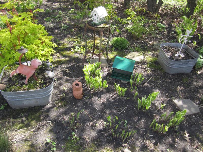 lot 118 image: Lot of garden dcor...