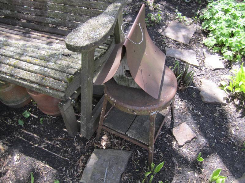 lot 119 image: Garden bench and additional dcor...