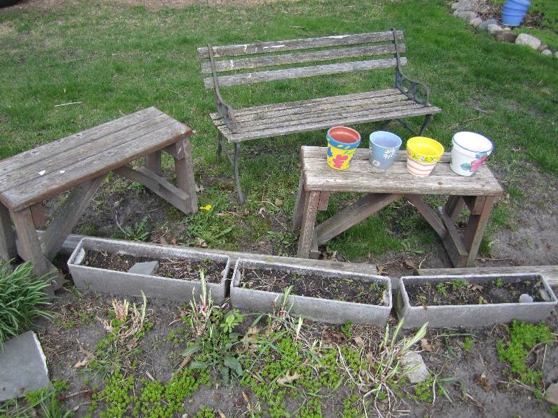 lot 131 image: Lot of planters and benches...