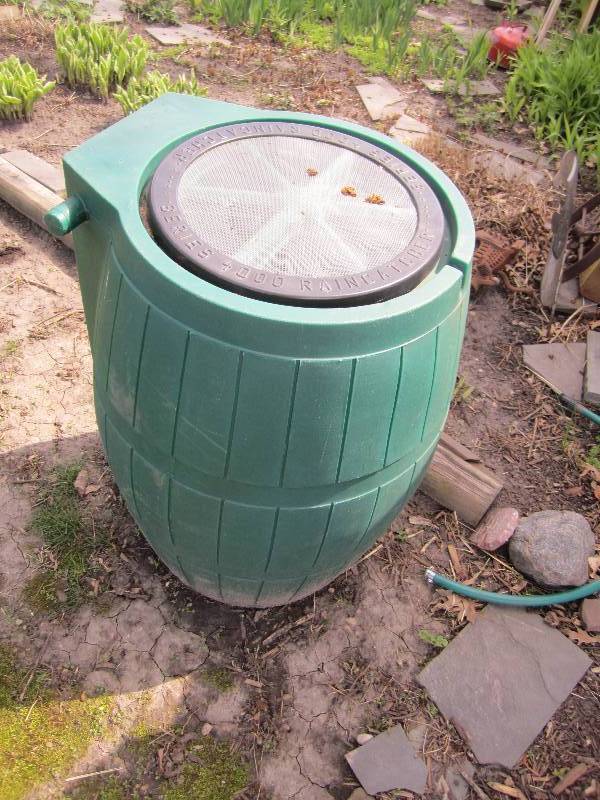 lot 132 image: Rain barrel...