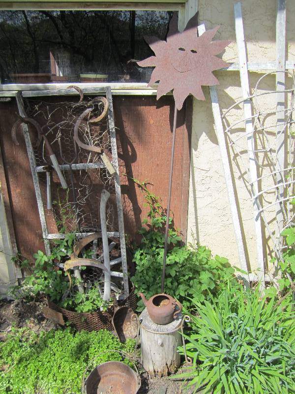 lot 134 image: Lot of decorative garden items...