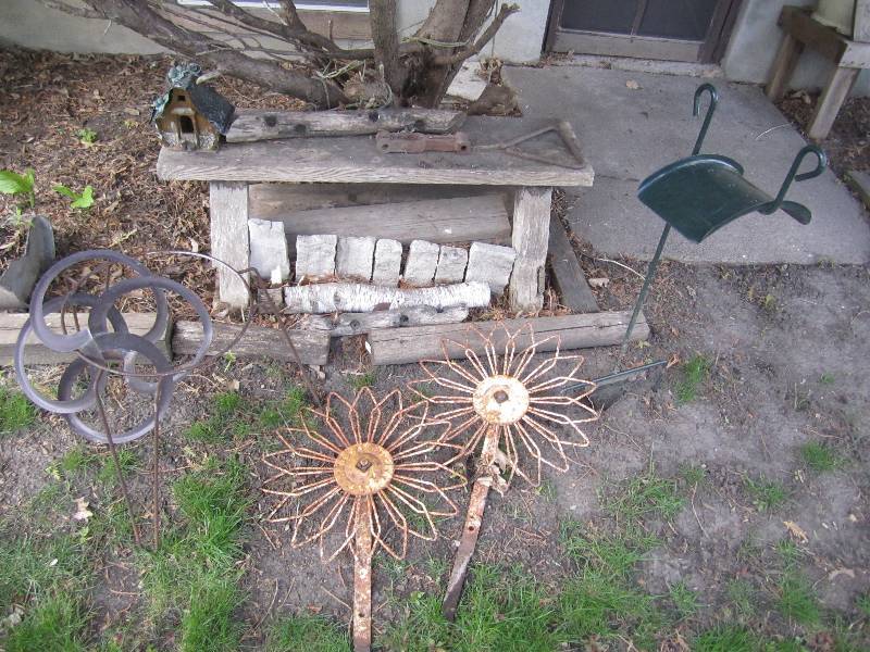 lot 140 image: Lot of garden dcor...