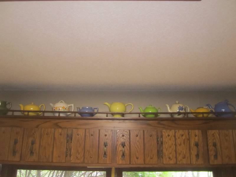 lot 144 image: Collection of tea pots...