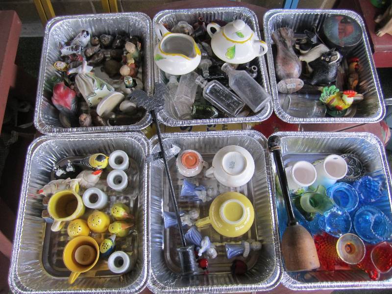 lot 156 image: Lot of collectibles and nick nacks...