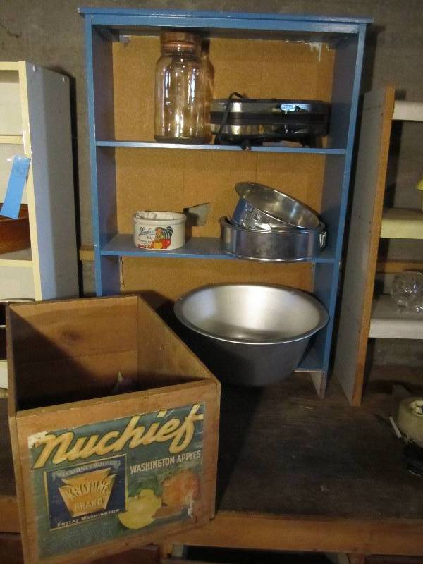 lot 172 image: Blue shelf with assorted kitchen it...