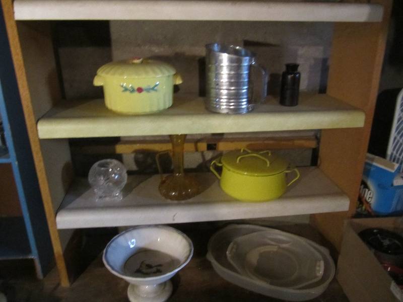 lot 173 image: Shelf with assorted glass and ename...