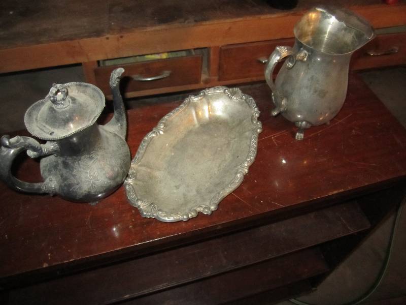 lot 179 image: 3 Silver plated serving pieces...