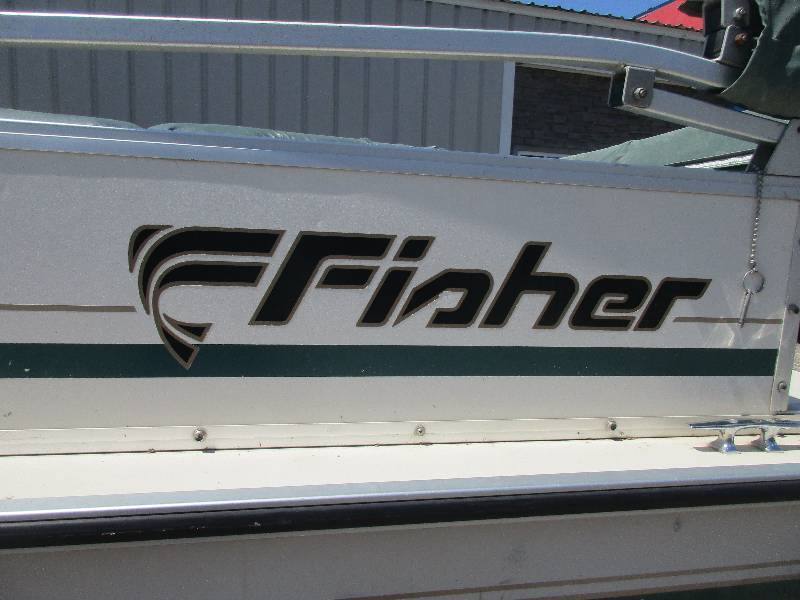 lot 1 image: 1997 - 21 FISHER FREEDOM 200 DECK BOAT W 125 HP MARINER OUTBOARD MOTOR - NO RESERVE