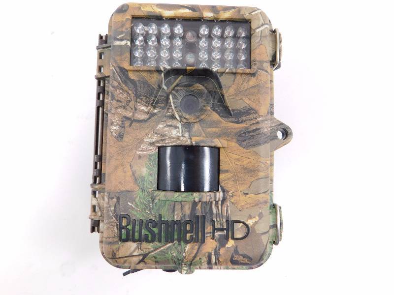 lot 16 image: Bushnell Trophy Cam HD 8MP Hybrid Night Vision Trail Camera
