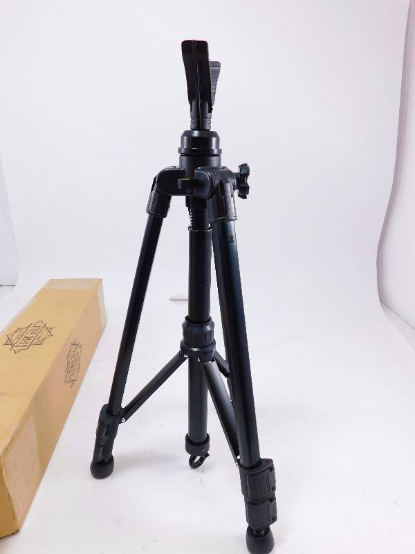 lot 39 image: Guide Gear 42 Shooting Stick Tripod