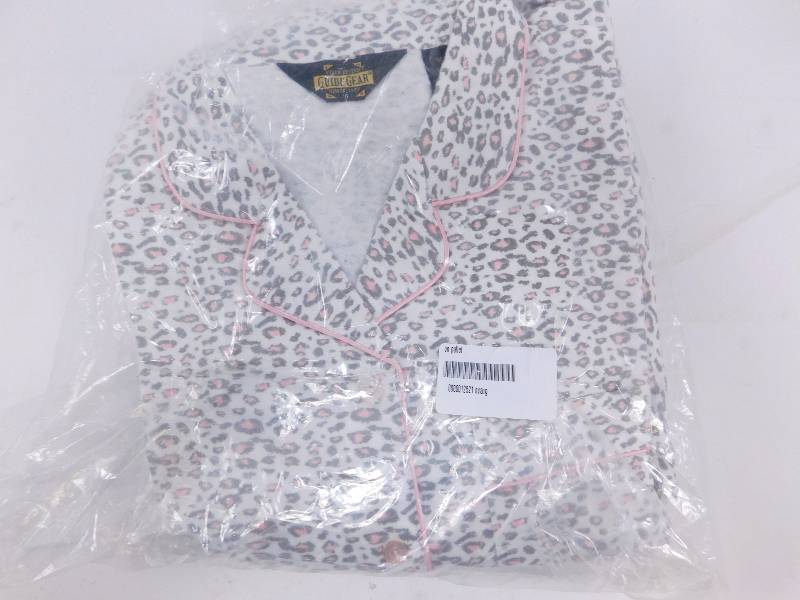 lot 55 image: Womens Flannel PJ Set Size Med.