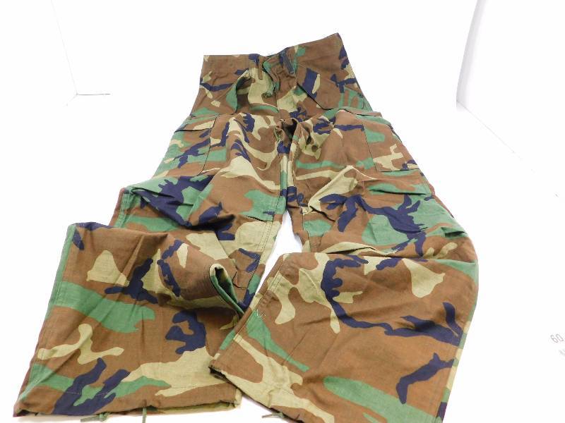 lot 60 image: U.S. Military Surplus Field Pants Size Small Long