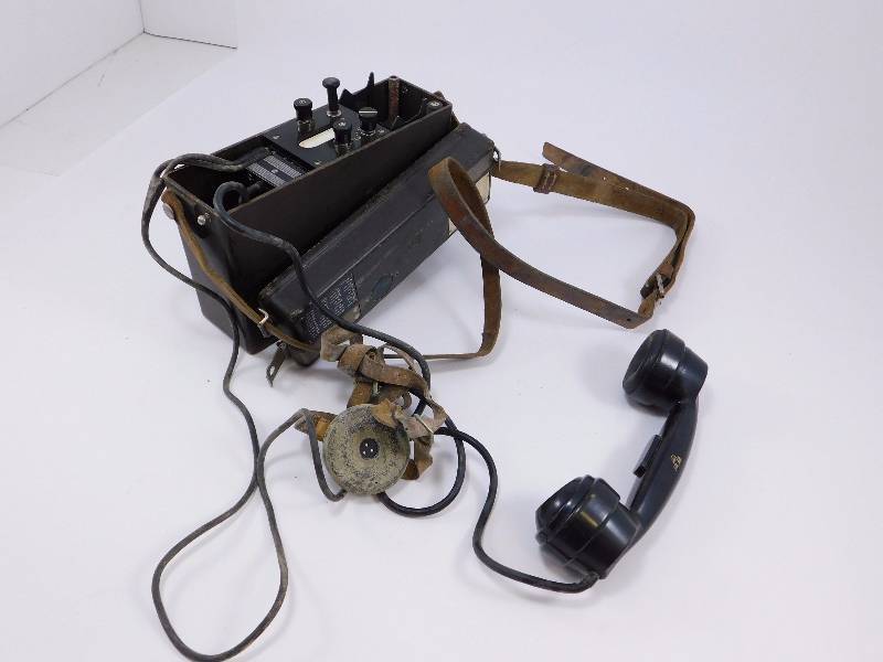 lot 76 image: Swedish Military Surplus Field Phone, Used