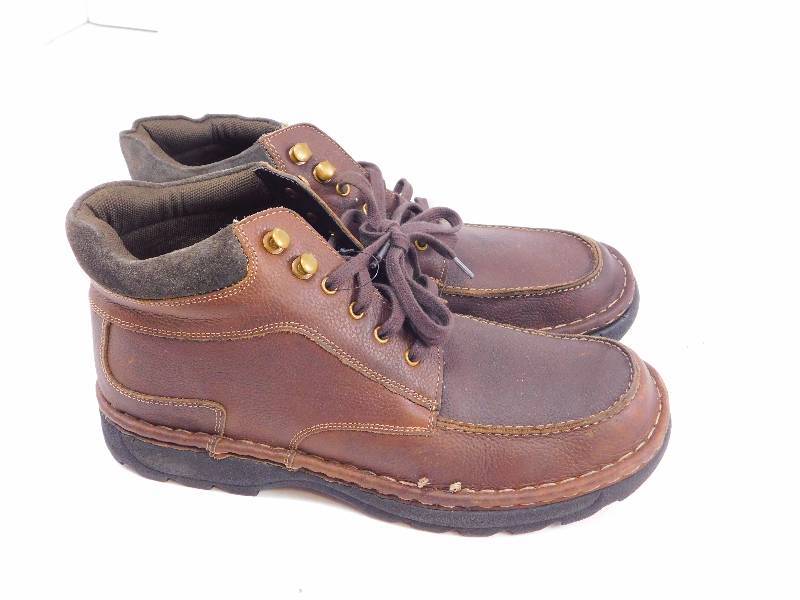 lot 120 image: Guide Gear Mens Gunflint Chukkas Boots