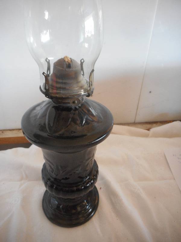 lot 1 image: ANTIQUE OIL LAMP