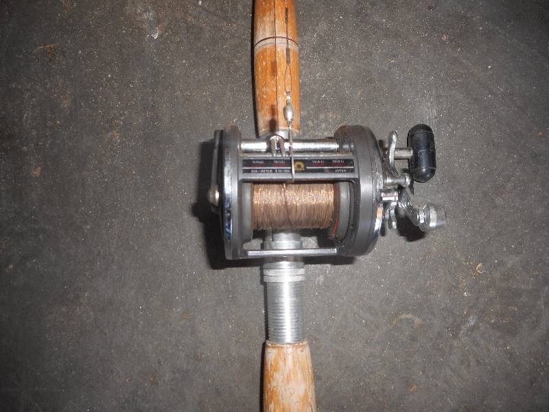 lot 4 image: DIAWA MUSKY REEL UNKNOWN NAME ON ROD