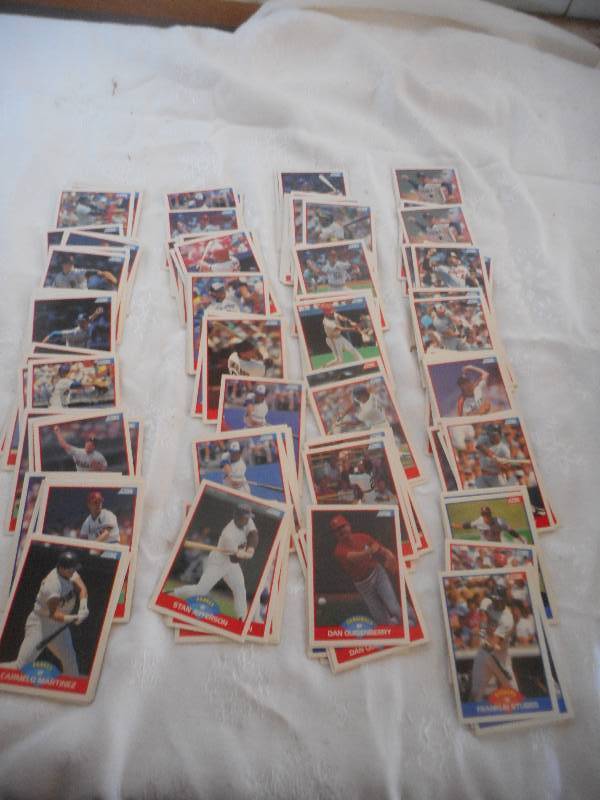 lot 6 image: 100 PLUS BASEBALL CARDS