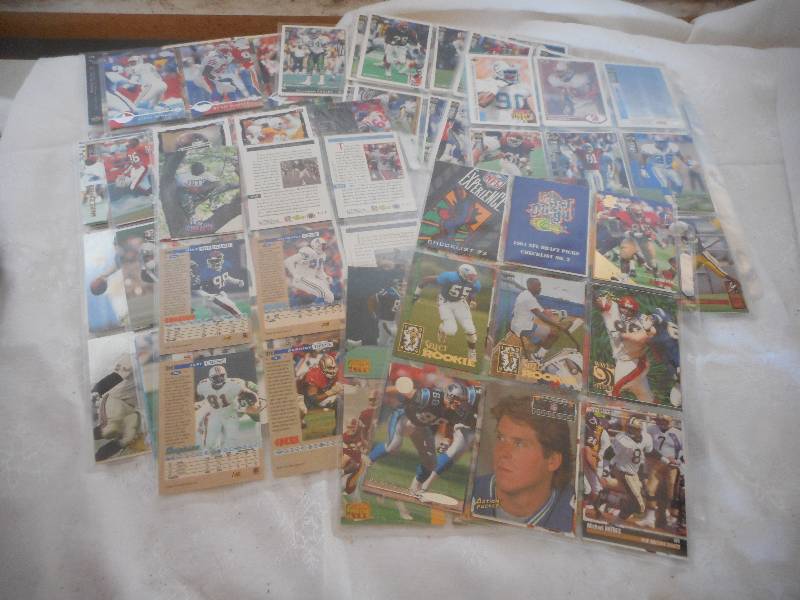 lot 7 image: COLLECTIBLE FOOTBALL CARDS