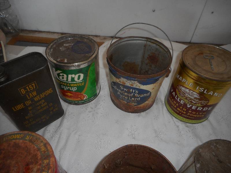 lot 8 image: VINTAGE TINS AND CANS