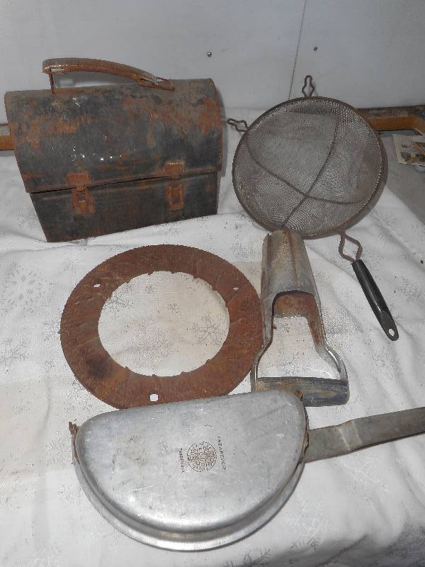 lot 32 image: ANTIQUE LUNCH PAIL , STRAINER , GRATE, ROUND OMLET PAN
