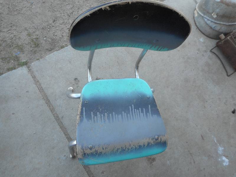 lot 34 image: VINTAGE CHILDS CHAIR