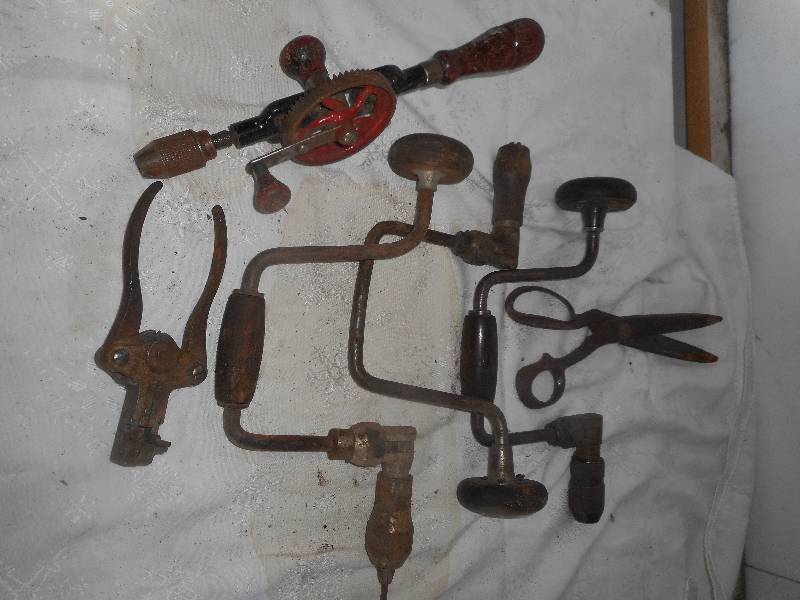 lot 35 image: ANTIQUE HAND TOOLS