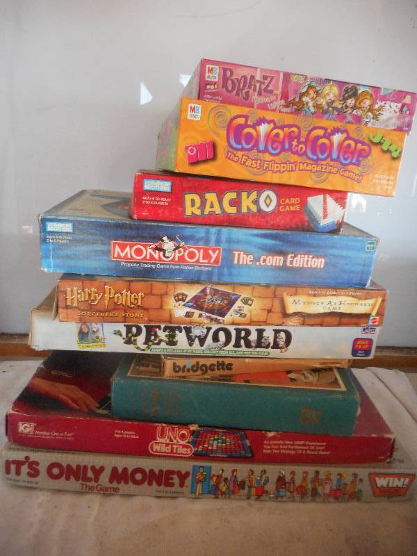 lot 44 image: 10 BOARD GAMES