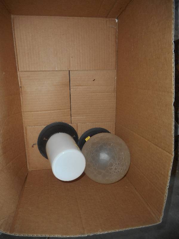 lot 52 image: MULTIPLE LIGHTS