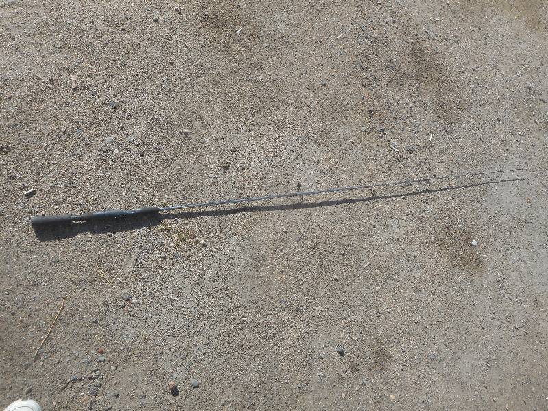 lot 72 image: SHAMANO SENSILITE ROD