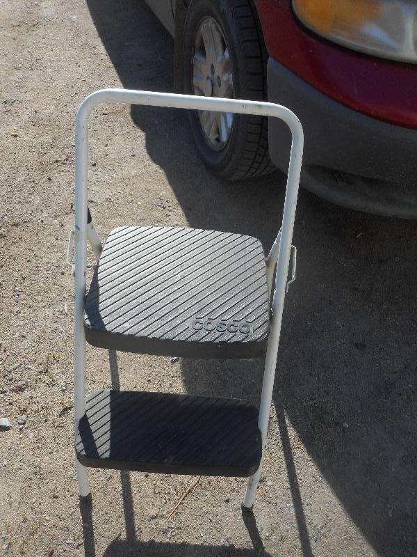 lot 80 image: 2 step step ladder