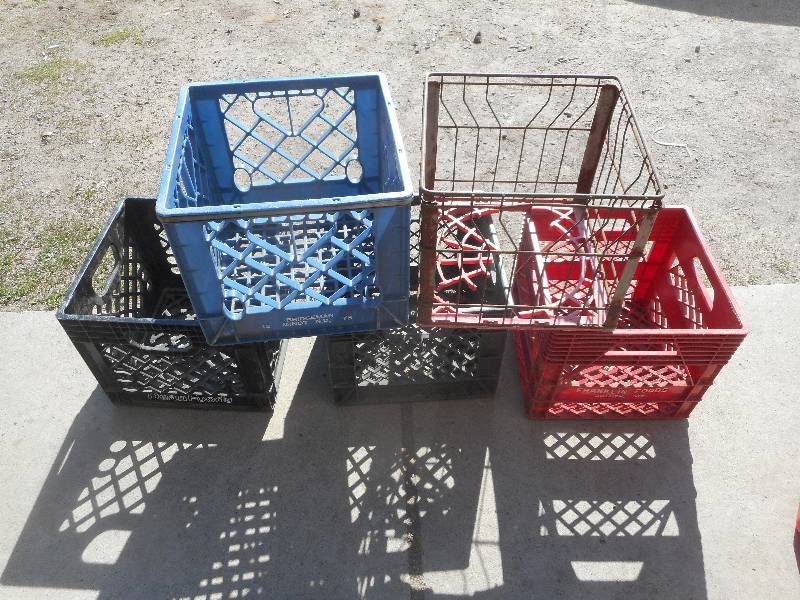 lot 82 image: 5 COLLECTIBLE CRATES