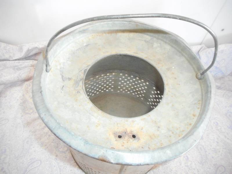lot 83 image: ANTIQUE METAL MINNOW BUCKET INSERT