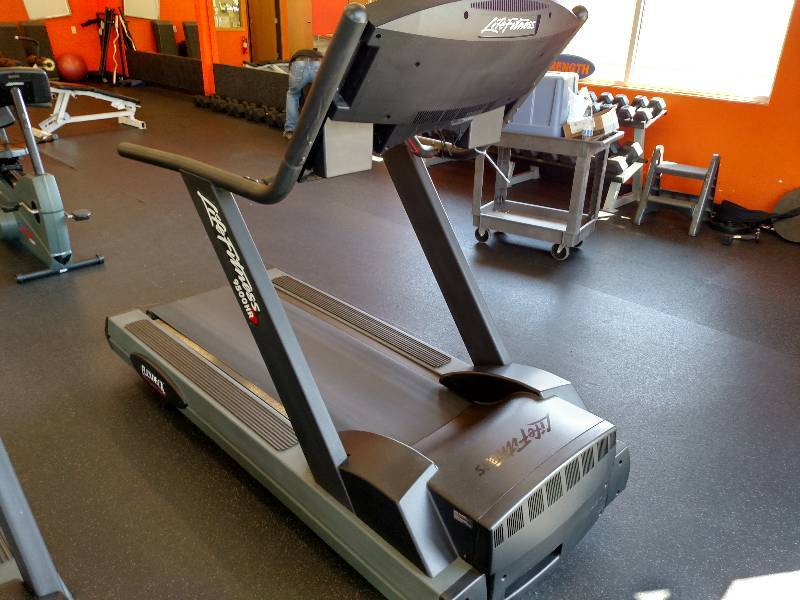 Life fitness 9500hr online treadmill used