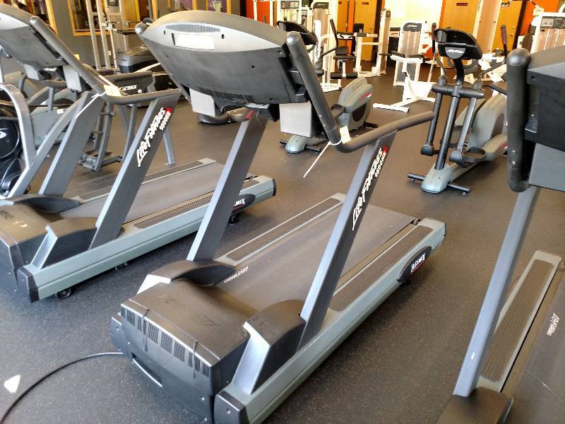 lot 4 image: Life Fitness 9500HR Treadmill, with...