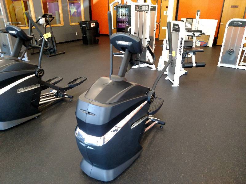 lot 10 image: Octane Fitness  Pro 350 Elliptical,...