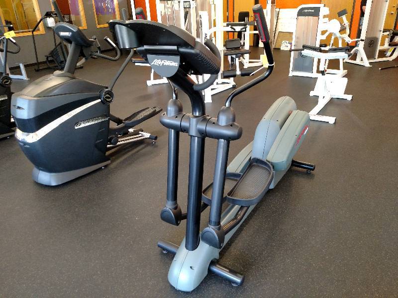 lot 11 image: Life Fitness 9500HR Elliptical, Wor...
