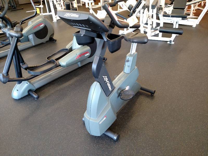 lot 13 image: Life Fitness Life Cycle 9500HR, Wor...