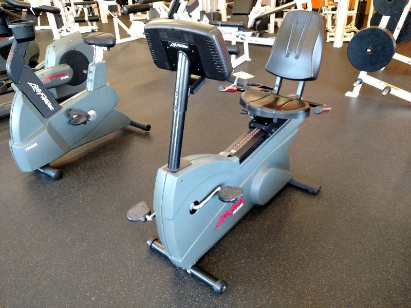 lot 14 image: Life Fitness Life Cycle 9500HR, Wor...
