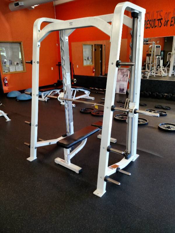 lot 16 image: Hoist CF-2752 Smith Machine with Be...