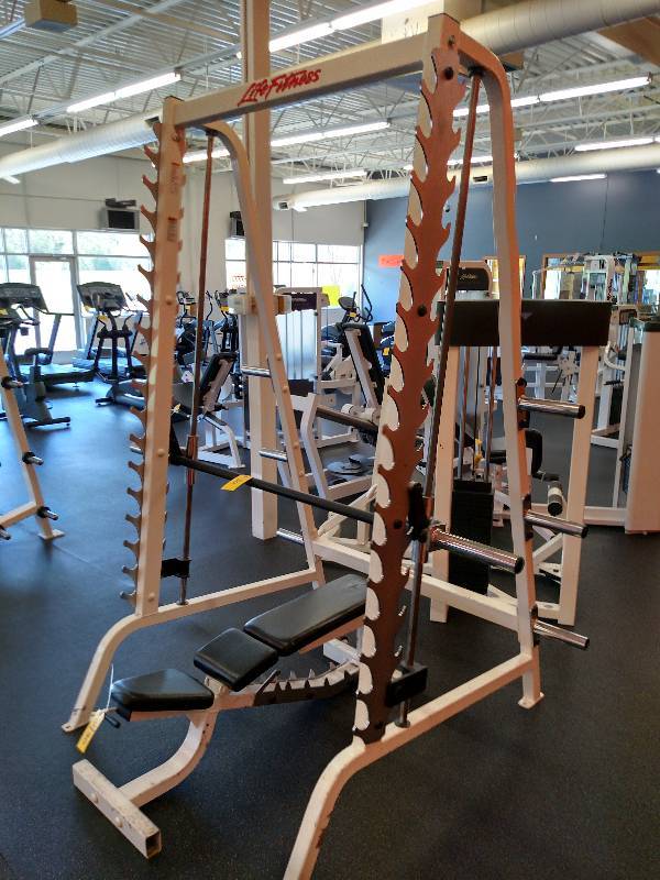 lot 30 image: Life Fitness CSFB-1008-102 Smith Ma...